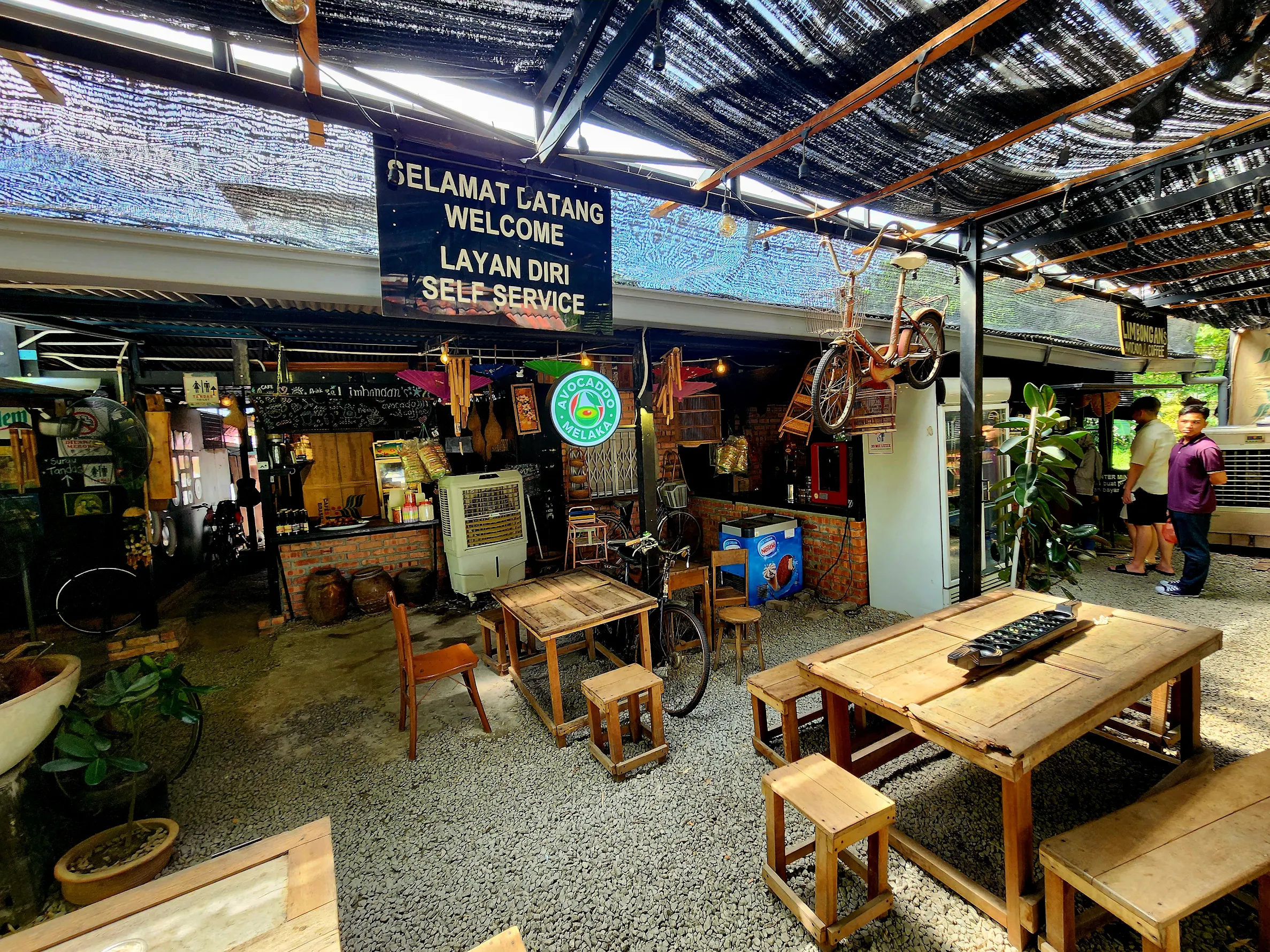 Kaunter dan suasana kedai